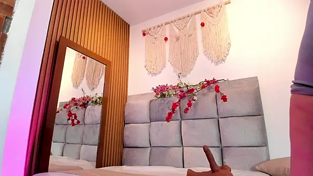 Natasha  Sccott online show from 09/29/25, 07:51