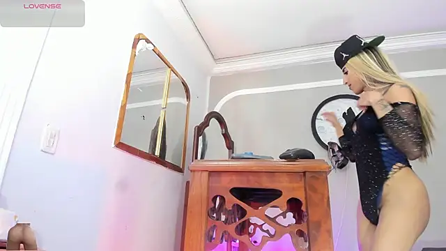 Jimena Grey online show from 11/19/25, 06:57