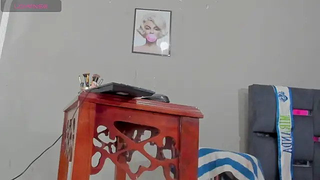 Snapshot of Jimena_Grey chatting on 06/04/26, 12:38 Jimena Grey online show from 06/04/26, 12:38