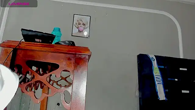 Snapshot of Jimena_Grey chatting on 06/08/26, 01:28 Jimena Grey online show from 06/08/26, 01:28