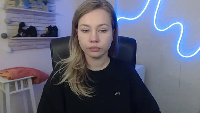 holly xglam online show from 02/06/25, 04:42