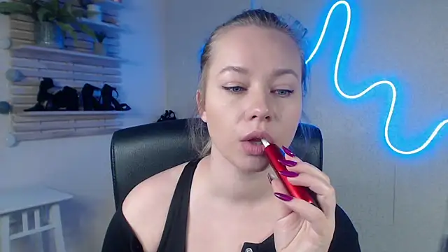 holly xglam online show from 02/20/25, 03:23