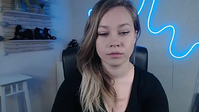 holly xglam online show from 02/24/25, 12:20