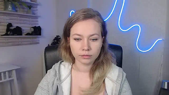 holly xglam online show from 03/06/25, 12:54