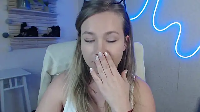 holly xglam online show from 03/12/25, 06:29