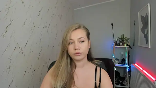 holly xglam online show from 09/11/25, 04:29