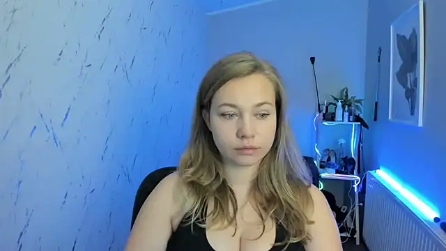 holly xglam online show from 09/22/25, 05:04