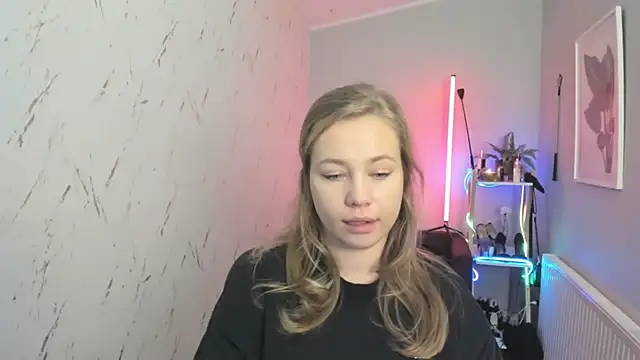 holly xglam online show from 10/07/25, 06:27