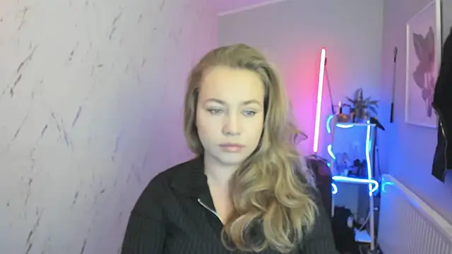 holly xglam online show from 10/15/25, 06:08