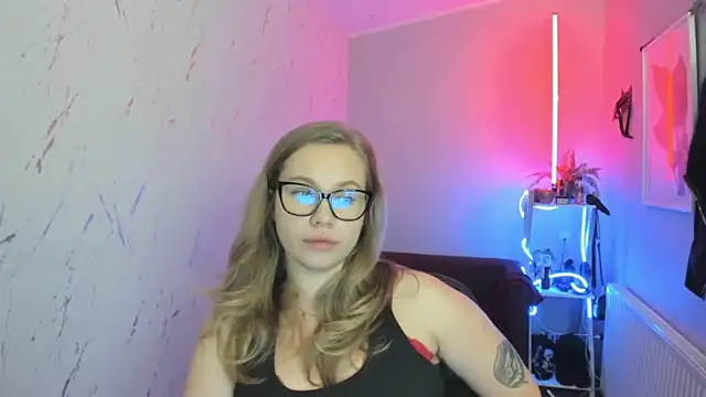 holly xglam online show from 10/27/25, 08:13