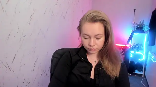 holly xglam online show from 03/23/26, 08:35