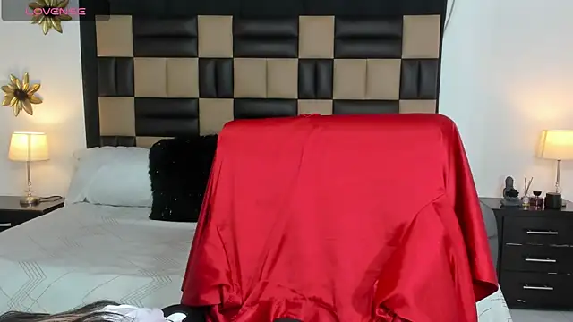 Snapshot of BonnyDelux chatting on 12/05/24, 03:28 BonnyDelux online show from 12/05/24, 03:28