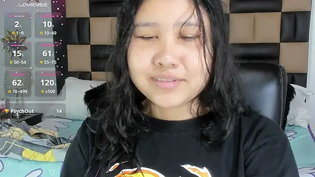 Snapshot of BonnyDelux chatting on 12/17/24, 12:33 BonnyDelux online show from 12/17/24, 12:33