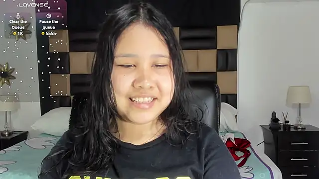 Snapshot of BonnyDelux chatting on 12/20/24, 03:53 BonnyDelux online show from 12/20/24, 03:53