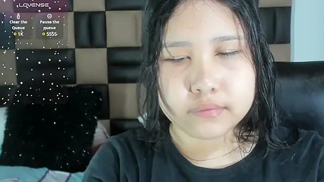 Snapshot of BonnyDelux chatting on 12/22/24, 02:38 BonnyDelux online show from 12/22/24, 02:38