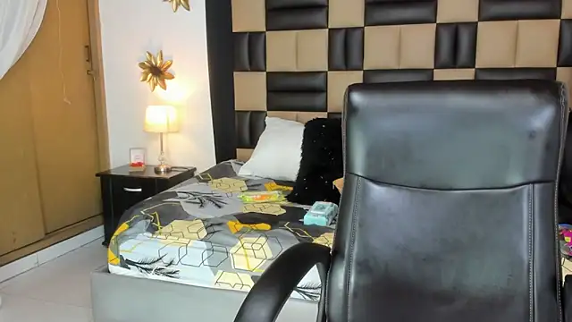 Snapshot of BonnyDelux chatting on 02/10/25, 12:29 BonnyDelux online show from 02/10/25, 12:29