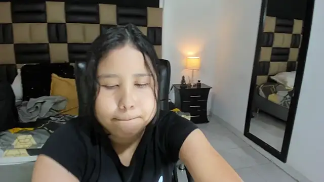 Snapshot of BonnyDelux chatting on 02/10/25, 09:36 BonnyDelux online show from 02/10/25, 09:36