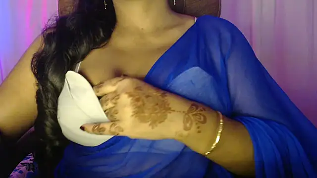 Snapshot of Prita07 chatting on 10/15/25, 01:44 Prita07 online show from 10/15/25, 01:44