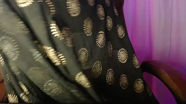 Snapshot of Prita07 chatting on 10/24/25, 11:17 Prita07 online show from 10/24/25, 11:17