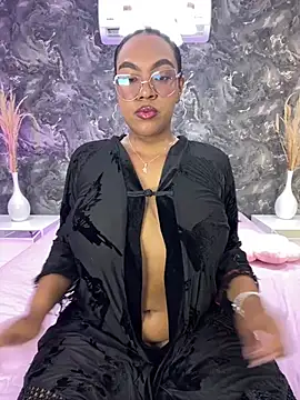 Snapshot of Esmeralda_Duarte chatting on 07/02/26, 10:32 Esmeralda Duarte online show from 07/02/26, 10:32