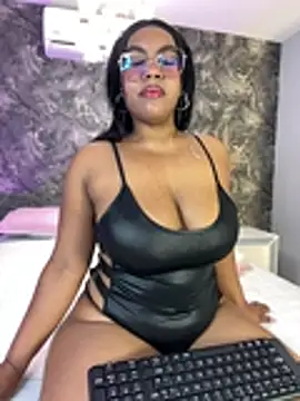 Snapshot of Esmeralda_Duarte chatting on 07/12/26, 03:41 Esmeralda Duarte online show from 07/12/26, 03:41