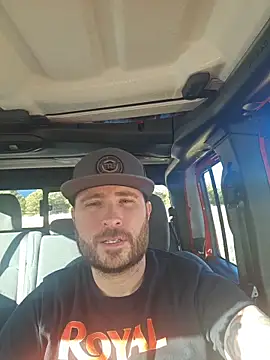 Snapshot of JeepinAround chatting on 12/17/25, 04:13 JeepinAround online show from 12/17/25, 04:13