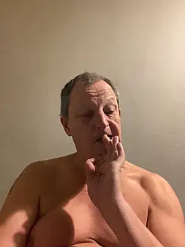 Snapshot of chubbybear2cum chatting on 10/04/25, 11:25 chubbybear2cum online show from 10/04/25, 11:25