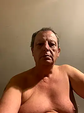 Snapshot of chubbybear2cum chatting on 10/18/25, 03:20 chubbybear2cum online show from 10/18/25, 03:20