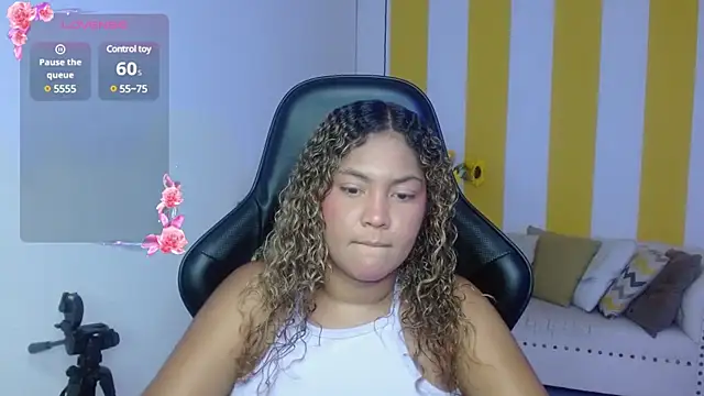 Snapshot of Cristal_War chatting on 02/01/25, 11:37 Cristal War online show from 02/01/25, 11:37