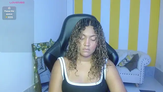 Snapshot of Cristal_War chatting on 02/10/25, 11:23 Cristal War online show from 02/10/25, 11:23