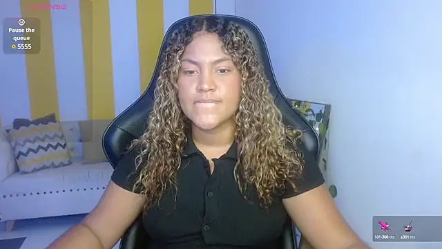 Snapshot of Cristal_War chatting on 02/13/25, 11:15 Cristal War online show from 02/13/25, 11:15