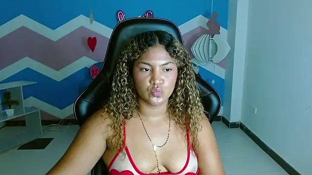 Snapshot of Cristal_War chatting on 02/14/25, 11:42 Cristal War online show from 02/14/25, 11:42