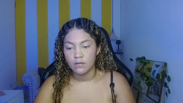 Snapshot of Cristal_War chatting on 02/17/25, 10:25 Cristal War online show from 02/17/25, 10:25