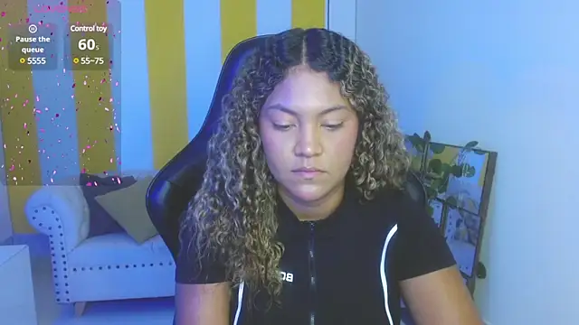 Snapshot of Cristal_War chatting on 02/18/25, 11:19 Cristal War online show from 02/18/25, 11:19