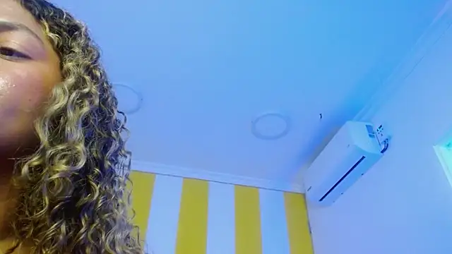 Snapshot of Cristal_War chatting on 02/20/25, 03:12 Cristal War online show from 02/20/25, 03:12