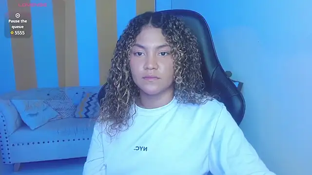 Snapshot of Cristal_War chatting on 02/26/25, 11:26 Cristal War online show from 02/26/25, 11:26