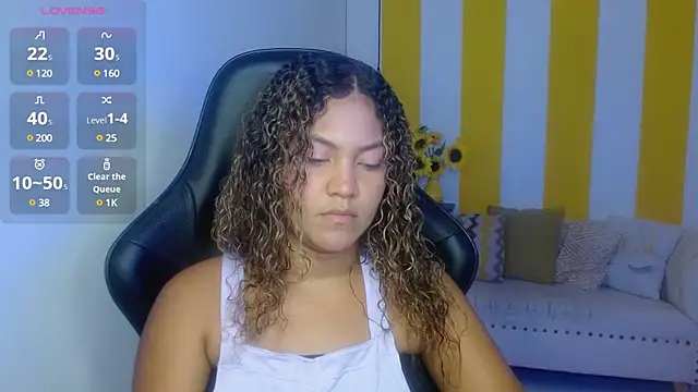 Snapshot of Cristal_War chatting on 02/28/25, 11:23 Cristal War online show from 02/28/25, 11:23