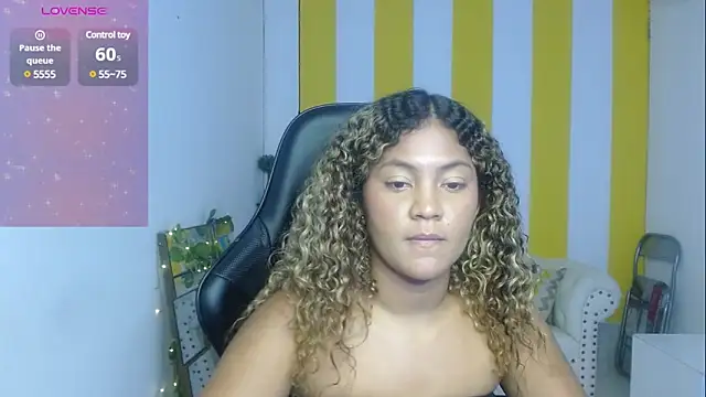 Snapshot of Cristal_War chatting on 03/15/25, 05:08 Cristal War online show from 03/15/25, 05:08