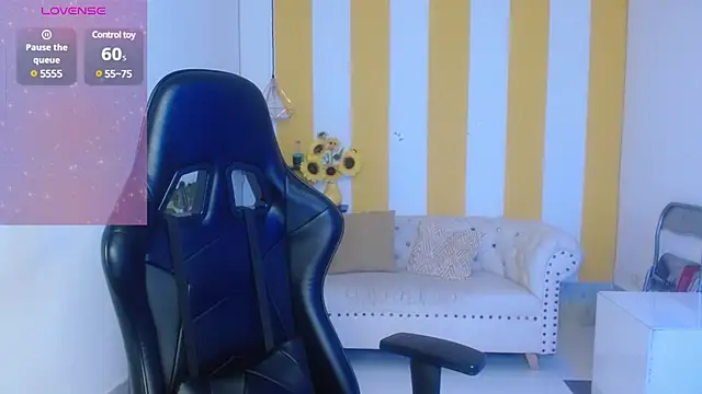 Snapshot of Cristal_War chatting on 03/21/25, 12:07 Cristal War online show from 03/21/25, 12:07