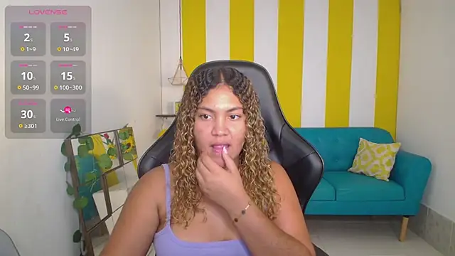 Snapshot of Cristal_War chatting on 09/15/25, 11:27 Cristal War online show from 09/15/25, 11:27