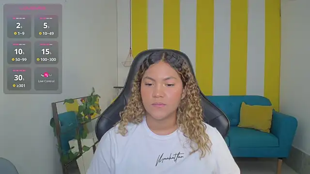 Snapshot of Cristal_War chatting on 09/23/25, 11:41 Cristal War online show from 09/23/25, 11:41