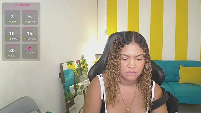 Snapshot of Cristal_War chatting on 09/24/25, 11:19 Cristal War online show from 09/24/25, 11:19