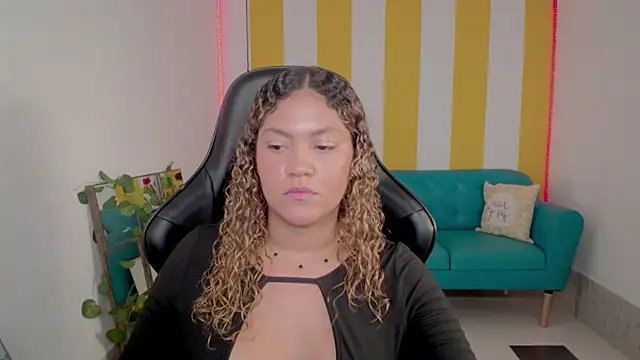 Snapshot of Cristal_War chatting on 09/29/25, 11:31 Cristal War online show from 09/29/25, 11:31