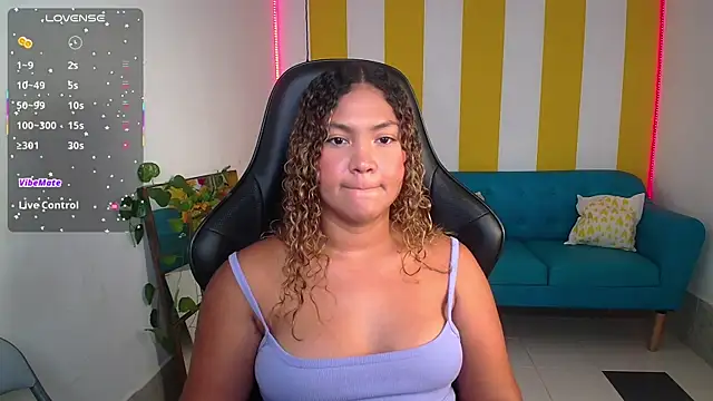 Snapshot of Cristal_War chatting on 10/06/25, 11:24 Cristal War online show from 10/06/25, 11:24