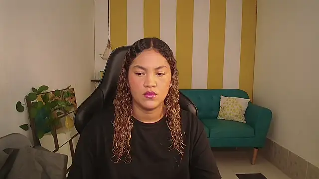 Snapshot of Cristal_War chatting on 10/16/25, 11:06 Cristal War online show from 10/16/25, 11:06