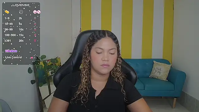 Snapshot of Cristal_War chatting on 10/22/25, 11:04 Cristal War online show from 10/22/25, 11:04