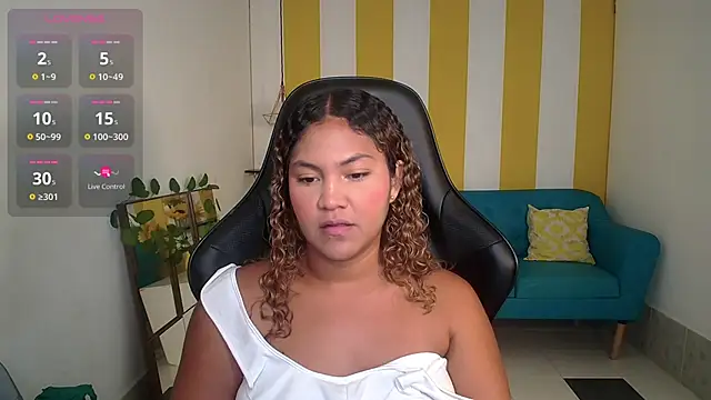 Snapshot of Cristal_War chatting on 10/27/25, 11:09 Cristal War online show from 10/27/25, 11:09