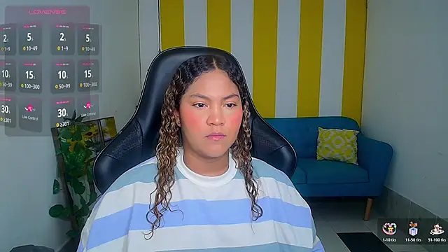 Snapshot of Cristal_War chatting on 10/28/25, 11:07 Cristal War online show from 10/28/25, 11:07