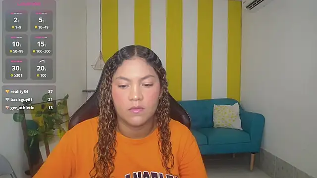 Snapshot of Cristal_War chatting on 11/10/25, 11:04 Cristal War online show from 11/10/25, 11:04