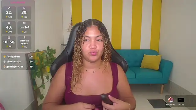 Snapshot of Cristal_War chatting on 11/17/25, 11:10 Cristal War online show from 11/17/25, 11:10